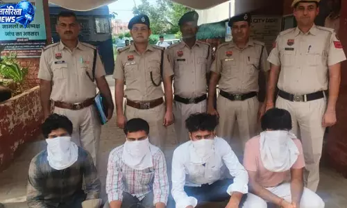 प्रॉपर्टी डीलर पर जानलेवा हमले और 50 लाख की फिरौती मामले में चार गिरफ्तार, हथियार बरामद प्रॉपर्टी डीलर पर जानलेवा हमले और 50 लाख की फिरौती मामले में चार गिरफ्तार, हथियार बरामद
