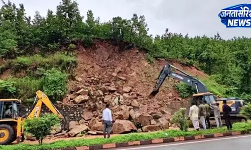 Odisha में लैंडस्लाइड से सड़क यातायात बाधित Odisha में लैंडस्लाइड से सड़क यातायात बाधित