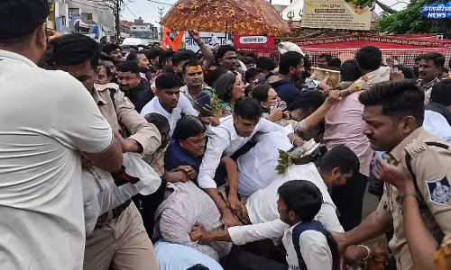 नाग पंचमी पर उज्जैन महाकाल मंदिर के पास भगदड़ जैसी स्थिति, 13 श्रद्धालु अस्पताल पहुंचे