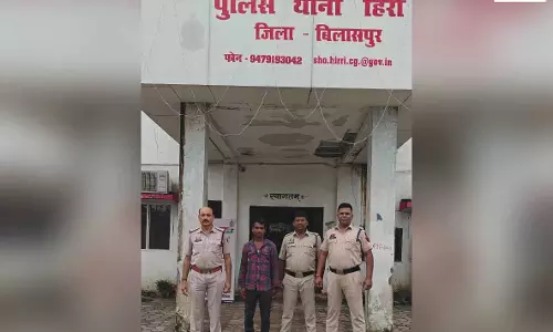 तीन माह से फरार चल रहे आरोपी को बिलासपुर पुलिस ने किया गिरफ्तार तीन माह से फरार चल रहे आरोपी को बिलासपुर पुलिस ने किया गिरफ्तार