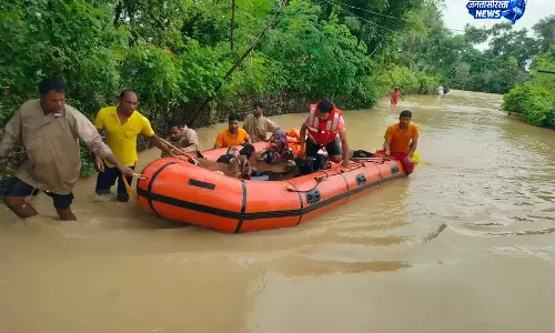 ओडिशा में बाढ़ का खतरा बरकरार, नदियां उफान पर ओडिशा में बाढ़ का खतरा बरकरार, नदियां उफान पर
