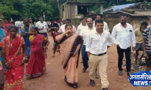Kalahandi में गरीबी की तस्वीर, पॉलीथीन बना छत Kalahandi में गरीबी की तस्वीर, पॉलीथीन बना छत