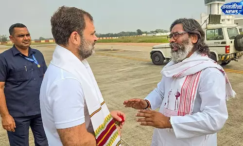 राहुल गांधी ने हेमंत सोरेन से छात्रों से मिलने की अपील की