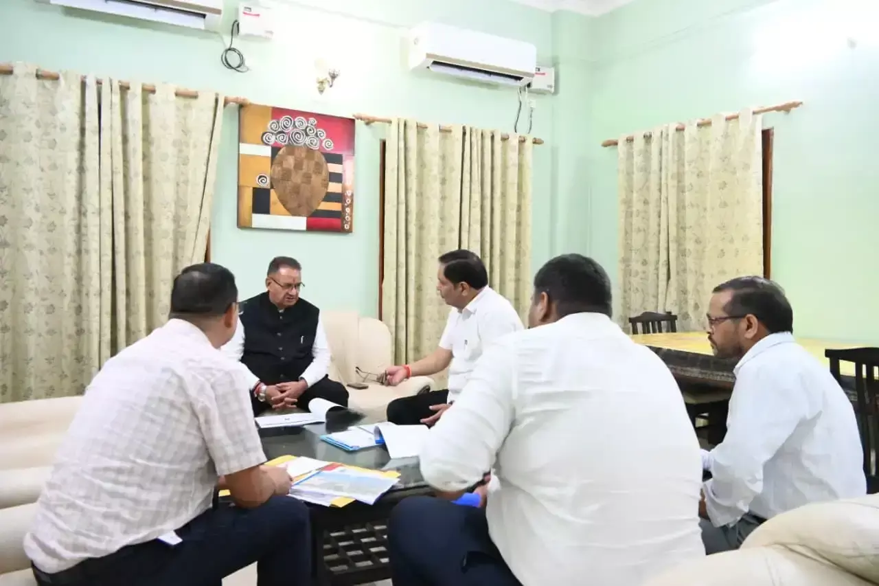 Haldwani: मंडी बोर्ड की योजनाओं की समीक्षा, कृषि मंत्री गणेश जोशी ने अधिकारियों से ली जानकारी