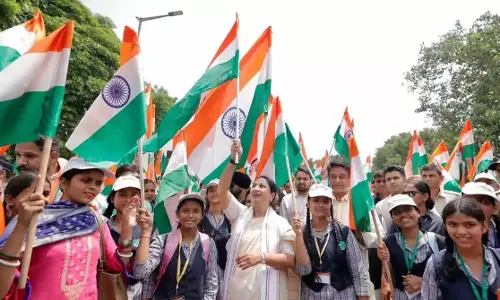New Delhi: देशभक्ति के रंग में रंगा कनॉट प्लेस, दिल्लीवासियों ने बढ़ाया उत्साह : रेखा गुप्ता New Delhi: देशभक्ति के रंग में रंगा कनॉट प्लेस, दिल्लीवासियों ने बढ़ाया उत्साह : रेखा गुप्ता