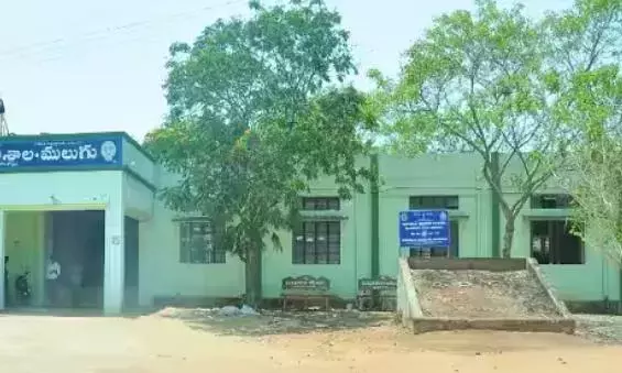 मुलुगु: सरकारी स्कूल में कोई छात्र नहीं, सिर्फ एक टीचर बचा