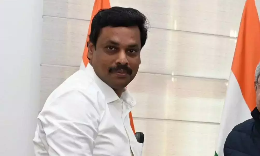 तंजावुर में एयरपोर्ट बनाने का काम चल रहा है: सांसद तंजावुर में एयरपोर्ट बनाने का काम चल रहा है: सांसद