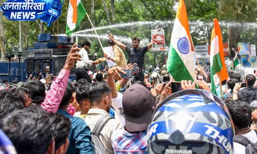 JSSC पेपर विवाद में जांच तेज, दफ्तर पर छापा JSSC पेपर विवाद में जांच तेज, दफ्तर पर छापा