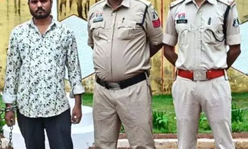 रॉन्ग नंबर से नाबालिग से की दोस्ती, ग्वालियर बुलाकर किया रेप