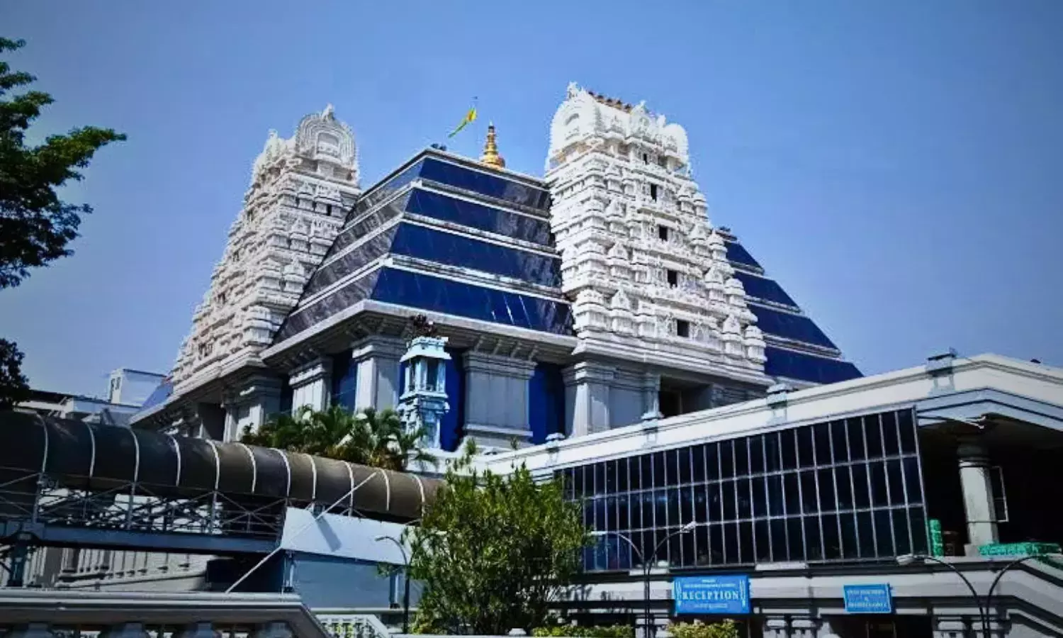 बेंगलुरु मंदिर मामले में पुनर्विचार याचिका पर सुनवाई के लिए सुप्रीम कोर्ट बेंच गठित करेगा बेंगलुरु मंदिर मामले में पुनर्विचार याचिका पर सुनवाई के लिए सुप्रीम कोर्ट बेंच गठित करेगा