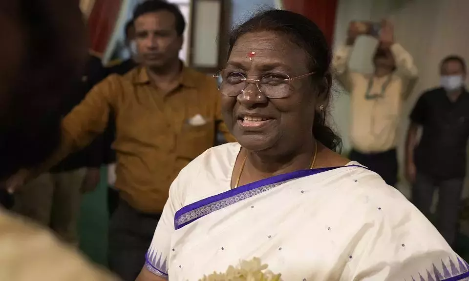 राष्ट्रपति मुर्मू ने केरल का नाम बदलकर केरलम करने वाले बिल को मंज़ूरी दी राष्ट्रपति मुर्मू ने केरल का नाम बदलकर केरलम करने वाले बिल को मंज़ूरी दी