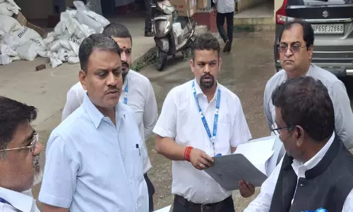 वाराणसी डिवीजन कमिश्नर ने एयरपोर्ट और क्रिकेट स्टेडियम का किया निरीक्षण वाराणसी डिवीजन कमिश्नर ने एयरपोर्ट और क्रिकेट स्टेडियम का किया निरीक्षण