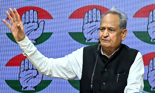 स्कूलों में मीडिया रोक पर गहलोत ने सरकार को घेरा स्कूलों में मीडिया रोक पर गहलोत ने सरकार को घेरा