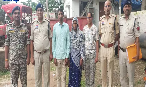 ब्लैकमेलिंग से परेशान पति-पत्नी ने युवक की हत्या की, दोनों गिरफ्तार ब्लैकमेलिंग से परेशान पति-पत्नी ने युवक की हत्या की, दोनों गिरफ्तार