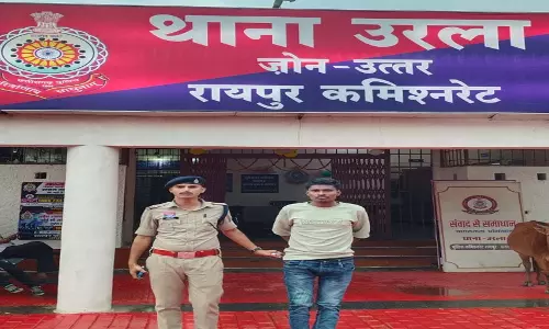 उरला में धारदार चाकू लेकर लोगों को धमका रहा युवक गिरफ्तार