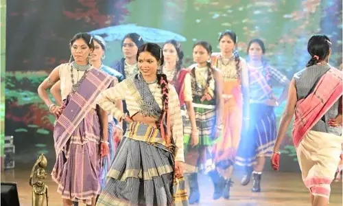 सुकमा की 9 पुनर्वासित महिलाओं ने स्वेच्छा से किया रैंप वॉक