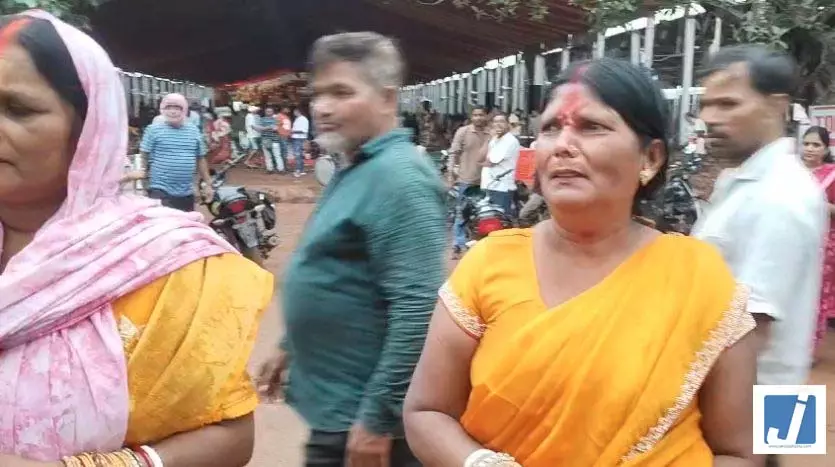 कलश यात्रा के दौरान चेन स्नैचिंग, महिलाओं में आक्रोश कलश यात्रा के दौरान चेन स्नैचिंग, महिलाओं में आक्रोश