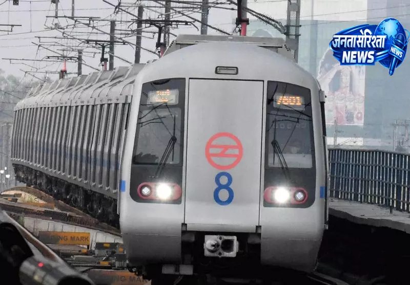 Delhi मेट्रो में महिला की तस्वीरें लेने पर CISF अधिकारी सस्पेंड Delhi मेट्रो में महिला की तस्वीरें लेने पर CISF अधिकारी सस्पेंड