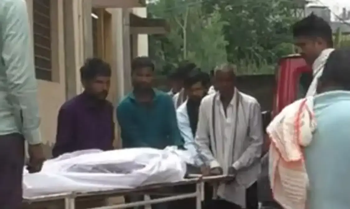 Bharatpur: दवा छिड़कते समय किसान हुआ बेहोश, इलाज के दौरान अस्पताल में तोड़ा दम Bharatpur: दवा छिड़कते समय किसान हुआ बेहोश, इलाज के दौरान अस्पताल में तोड़ा दम