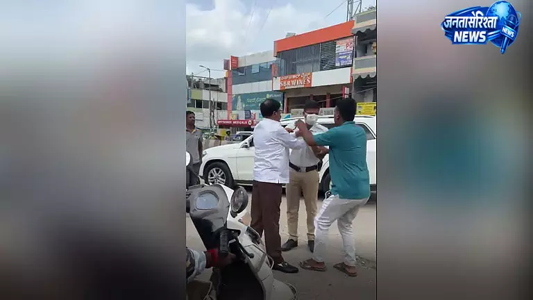 ट्रैफिक पुलिसकर्मी से मारपीट के आरोप में JDS नेता गोट्टिगेरे मंजूनाथ गिरफ्तार ट्रैफिक पुलिसकर्मी से मारपीट के आरोप में JDS नेता गोट्टिगेरे मंजूनाथ गिरफ्तार