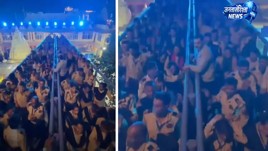 महाकाल मंदिर में अनोखा सुरक्षा टेस्ट, 300 गार्डों ने पुल पर एक साथ की उछल-कूद महाकाल मंदिर में अनोखा सुरक्षा टेस्ट, 300 गार्डों ने पुल पर एक साथ की उछल-कूद