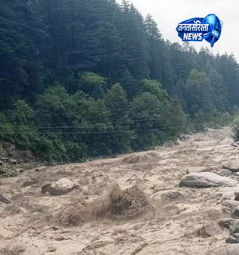 Kangra में अचानक आई बाढ़, एक व्यक्ति लापता Kangra में अचानक आई बाढ़, एक व्यक्ति लापता