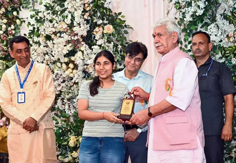 जम्मू-कश्मीर में शांति बनाए रखने का संकल्प जम्मू-कश्मीर में शांति बनाए रखने का संकल्प