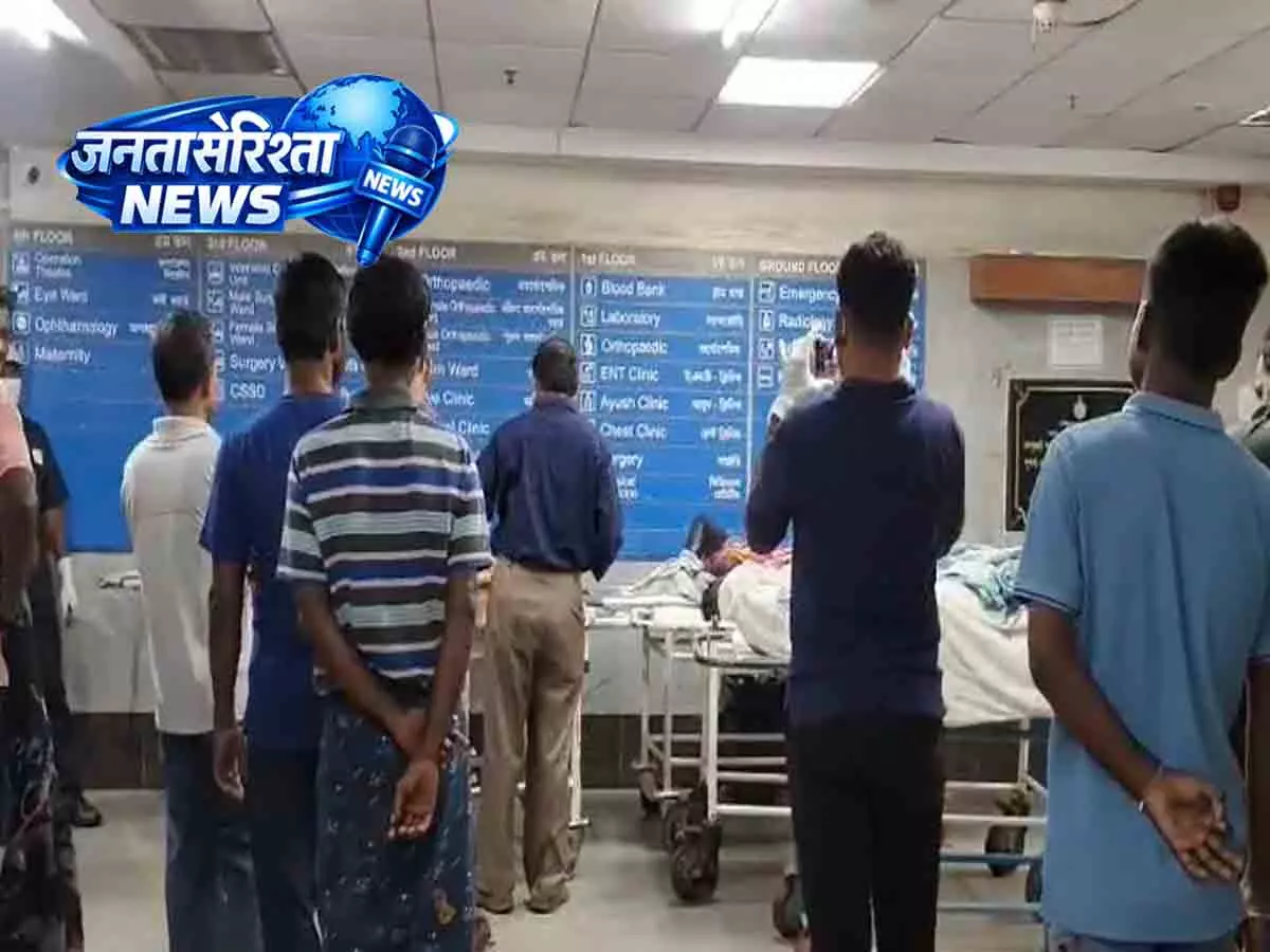 Bengal होटल अग्निकांड: मौत का आंकड़ा 7 पहुंचा, मालिक गिरफ्तार Bengal होटल अग्निकांड: मौत का आंकड़ा 7 पहुंचा, मालिक गिरफ्तार