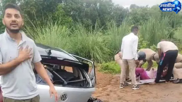 रायबरेली में कार हादसा, डॉक्टर समेत चार घायल रायबरेली में कार हादसा, डॉक्टर समेत चार घायल