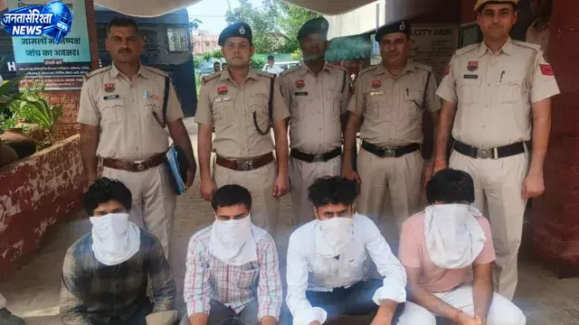 प्रॉपर्टी डीलर पर जानलेवा हमले और 50 लाख की फिरौती मामले में चार गिरफ्तार, हथियार बरामद प्रॉपर्टी डीलर पर जानलेवा हमले और 50 लाख की फिरौती मामले में चार गिरफ्तार, हथियार बरामद