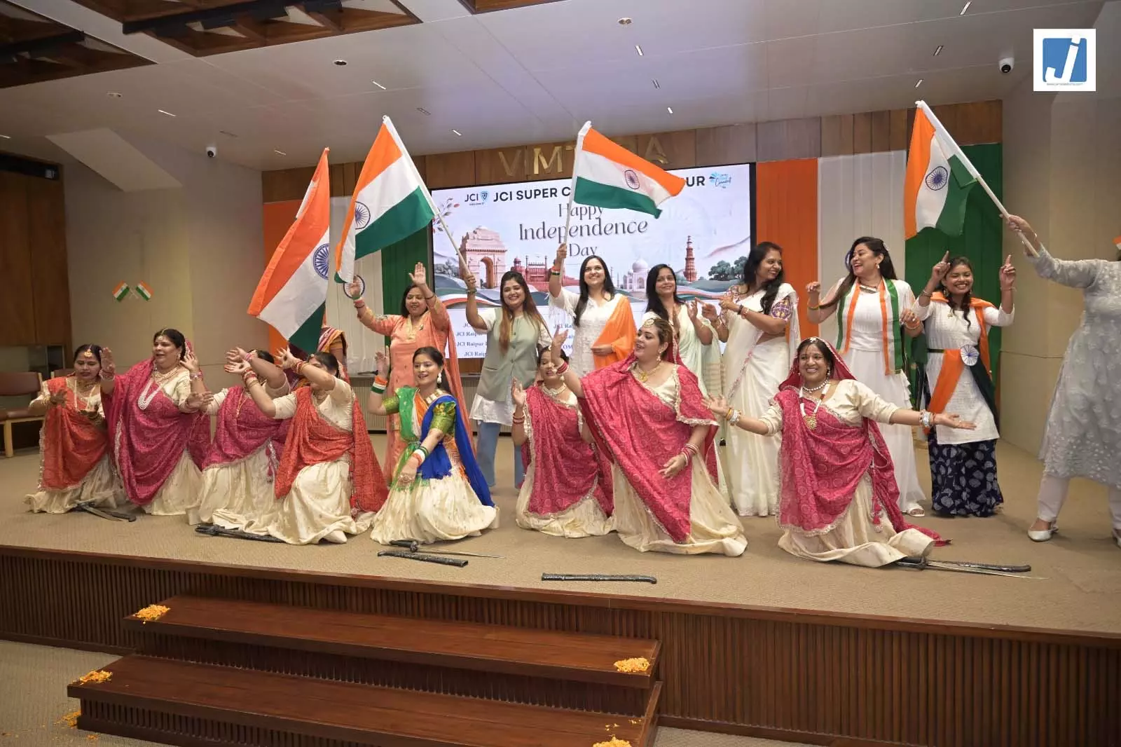 जेसीआई सुपर चैप्टर ऑफ रायपुर द्वारा हर्षोल्लास के साथ मनाया गया स्वतंत्रता दिवस जेसीआई सुपर चैप्टर ऑफ रायपुर द्वारा हर्षोल्लास के साथ मनाया गया स्वतंत्रता दिवस