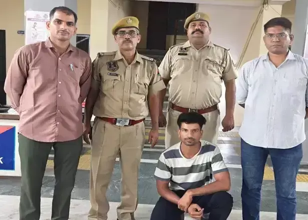 Jaipur: कांस्टेबल भर्ती में फर्जी अभ्यर्थी का खेल, सगे भाई से परीक्षा दिलाने वाला गिरफ्तार Jaipur: कांस्टेबल भर्ती में फर्जी अभ्यर्थी का खेल, सगे भाई से परीक्षा दिलाने वाला गिरफ्तार
