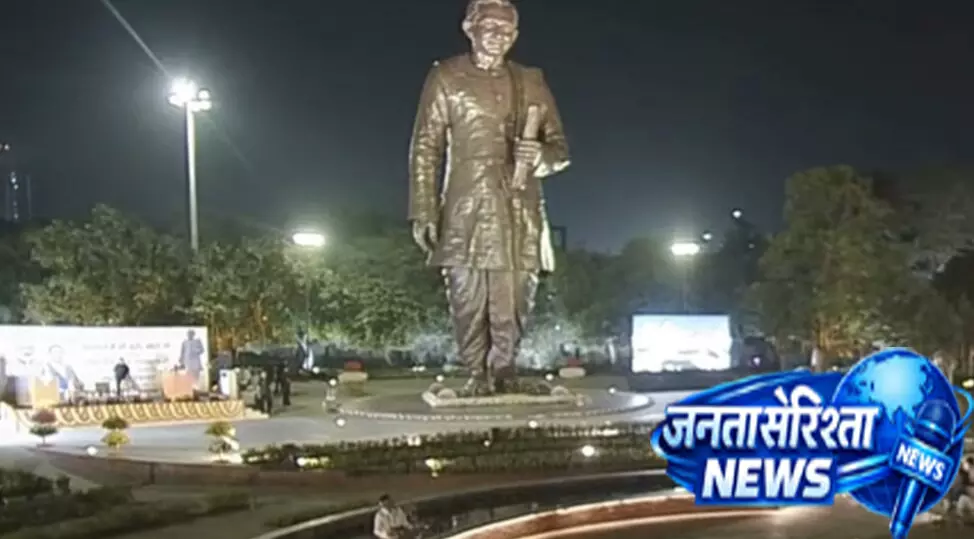 दीनदयाल उपाध्याय की प्रतिमा के पास अव्यवस्था दीनदयाल उपाध्याय की प्रतिमा के पास अव्यवस्था