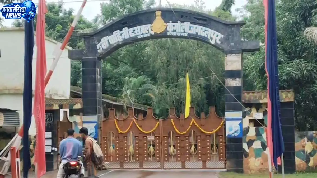जगदलपुर में 3 करोड़ के गबन में एक और प्रधान आरक्षक गिरफ्तार जगदलपुर में 3 करोड़ के गबन में एक और प्रधान आरक्षक गिरफ्तार