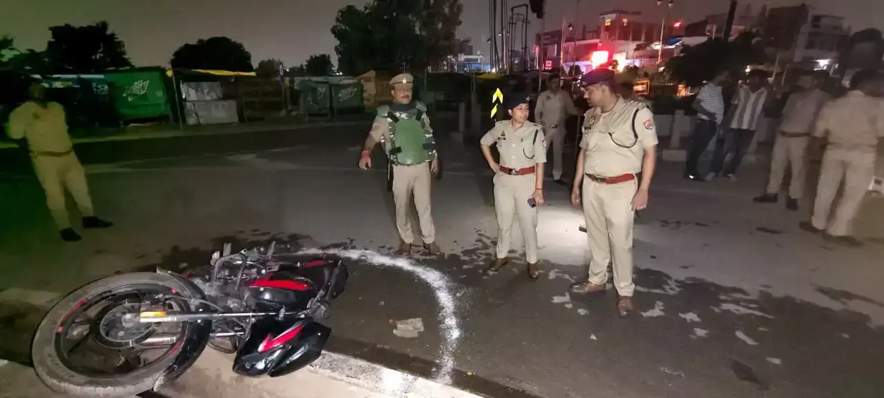 Varanasi: वाराणसी रिंग रोड पर मुठभेड़, गोली लगने से घायल बदमाश गिरफ्तार Varanasi: वाराणसी रिंग रोड पर मुठभेड़, गोली लगने से घायल बदमाश गिरफ्तार