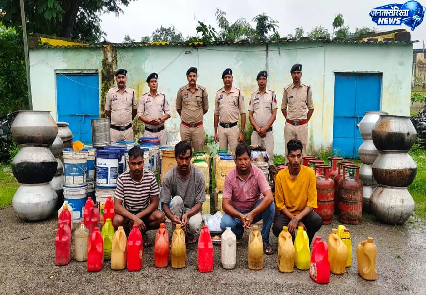 ऑपरेशन आघात में 395 लीटर महुआ शराब जब्त, 6 गिरफ्तार ऑपरेशन आघात में 395 लीटर महुआ शराब जब्त, 6 गिरफ्तार