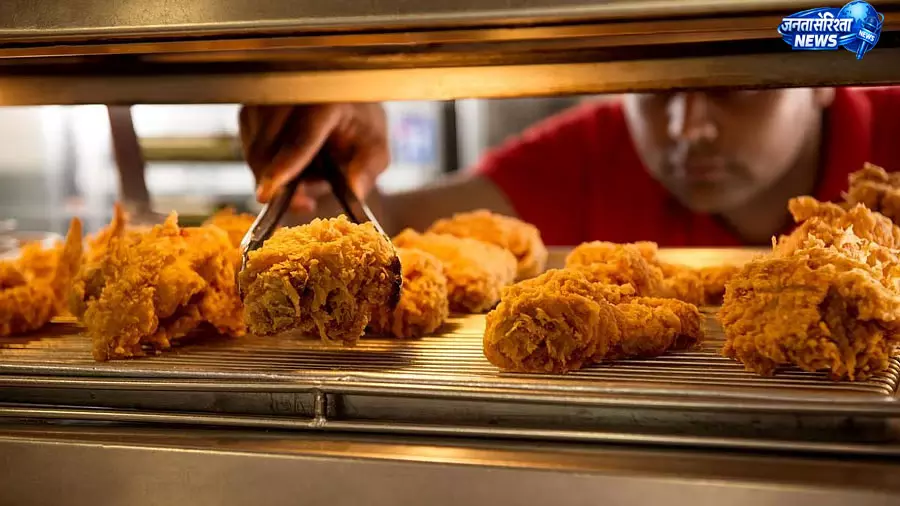 बासी चिकन विवाद पर KFC की सफाई, कहा- नियमों का पालन होता है बासी चिकन विवाद पर KFC की सफाई, कहा- नियमों का पालन होता है