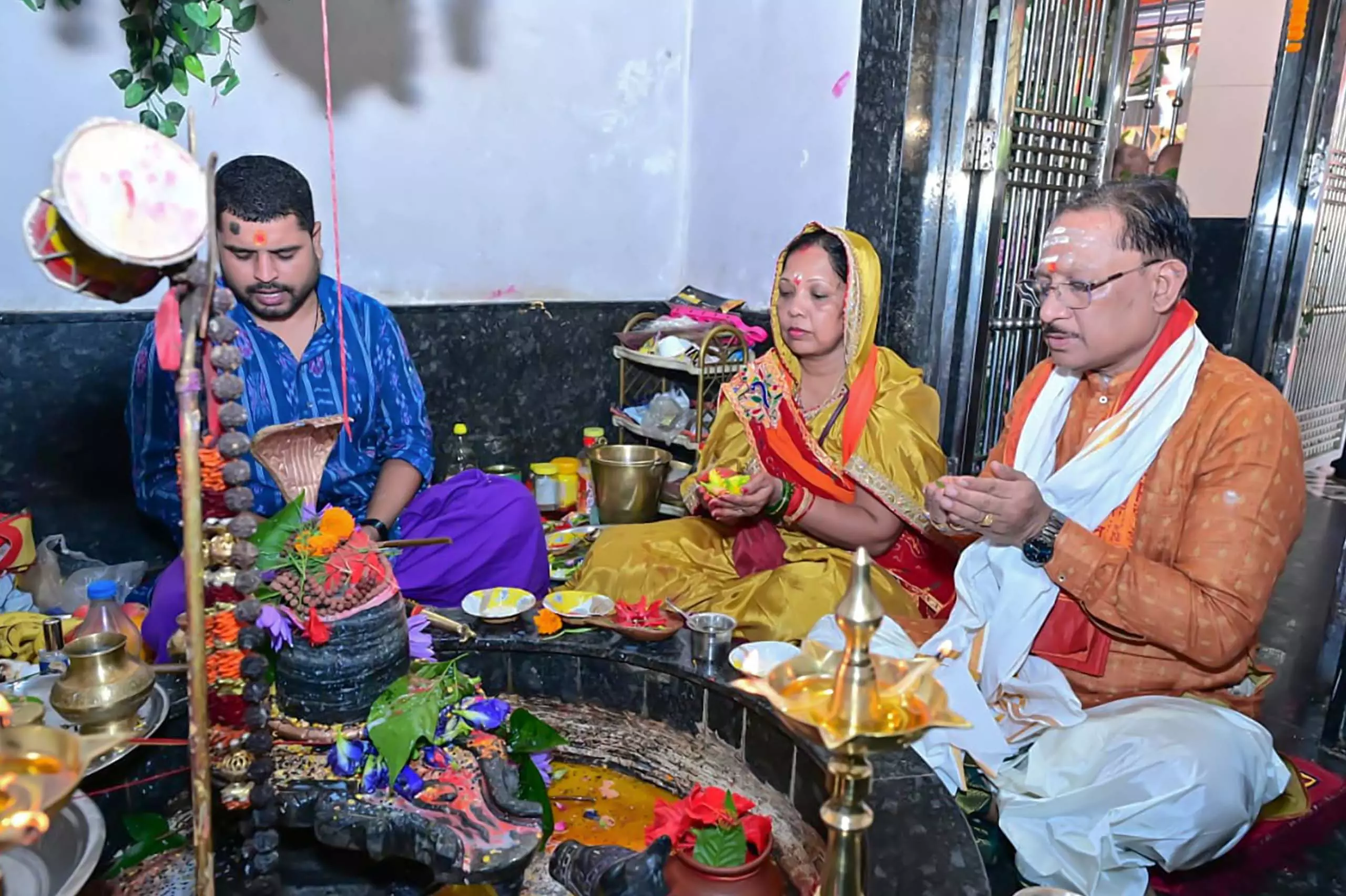 CM साय ने सावन सोमवार और नागपंचमी पर श्री फलेश्वरनाथ महादेव की पूजा-अर्चना की CM साय ने सावन सोमवार और नागपंचमी पर श्री फलेश्वरनाथ महादेव की पूजा-अर्चना की