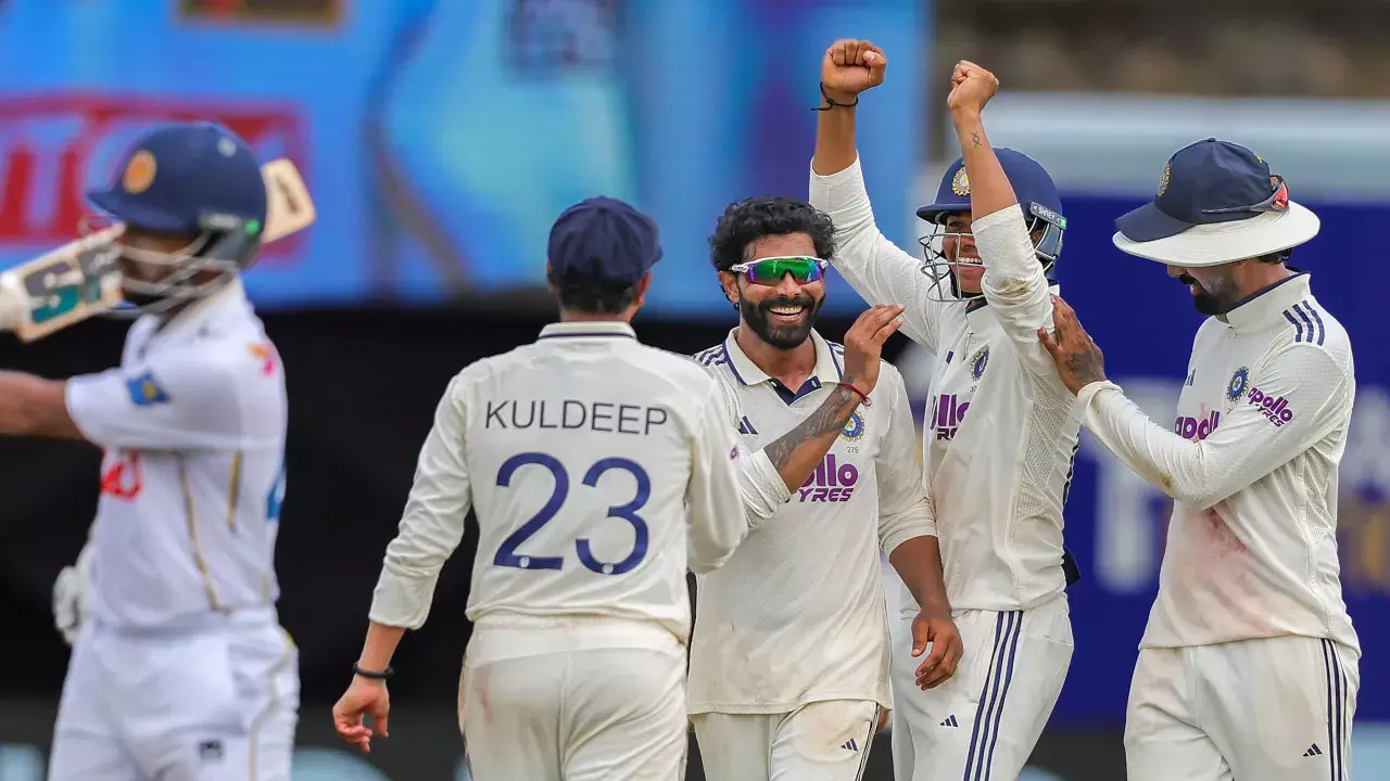 पहला टेस्ट: सुथार-जडेजा का कहर, श्रीलंका 284 पर ढेर पहला टेस्ट: सुथार-जडेजा का कहर, श्रीलंका 284 पर ढेर