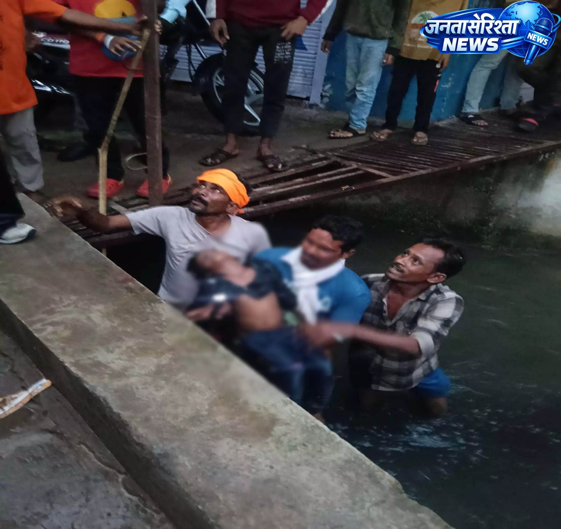 रायपुर में नाले में डूबने से 4 साल के मासूम की मौत, घर में पसरा मातम रायपुर में नाले में डूबने से 4 साल के मासूम की मौत, घर में पसरा मातम
