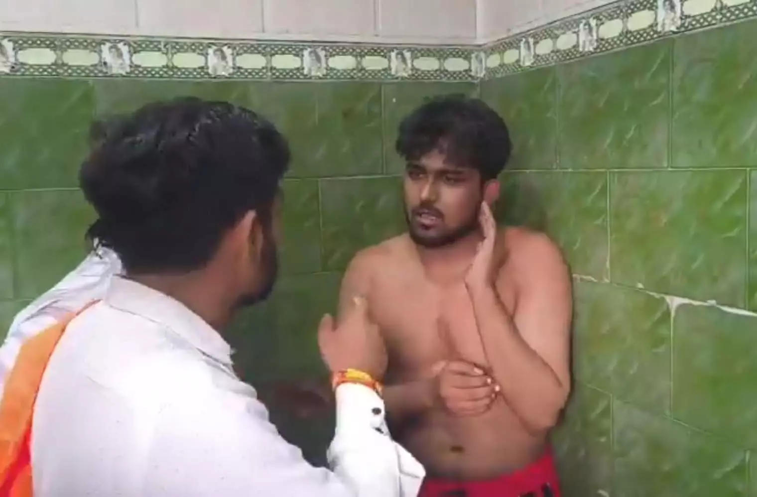 होटल में नाबालिग के साथ युवक मिला, परिजनों की शिकायत पर केस दर्ज होटल में नाबालिग के साथ युवक मिला, परिजनों की शिकायत पर केस दर्ज