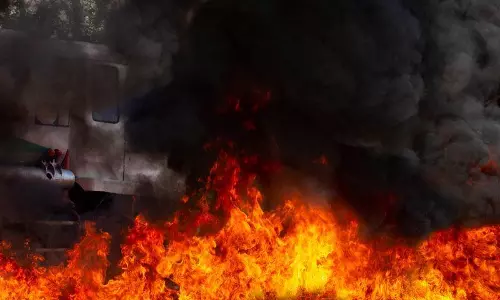 Delhi ई-रिक्शा बैटरी ब्लास्ट, चाचा-भतीजे की मौत