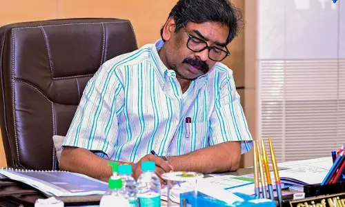 खनिज कानून पर केंद्र से भिड़ेगी झारखंड सरकार खनिज कानून पर केंद्र से भिड़ेगी झारखंड सरकार