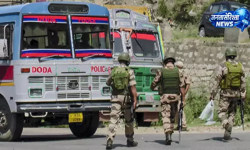 तीन जिलों में संदिग्धों की तलाश, पुलिस-CRPF का सर्च ऑपरेशन