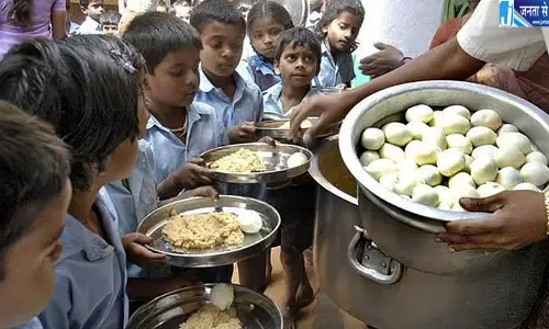 मिड-डे मील योजना में अंडों की सब्सिडी बढ़ाने की तैयारी, बच्चों के पोषण पर सरकार का जोर मिड-डे मील योजना में अंडों की सब्सिडी बढ़ाने की तैयारी, बच्चों के पोषण पर सरकार का जोर