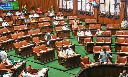 चामराजनगर मुठभेड़ पर विधानसभा में बवाल, बीजेपी ने सरकार से मांगे जवाब चामराजनगर मुठभेड़ पर विधानसभा में बवाल, बीजेपी ने सरकार से मांगे जवाब