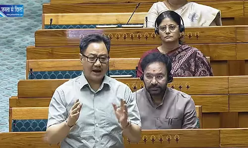 दिमागी नक्सल बयान पर सियासत तेज, किरेन रिजिजू ने कांग्रेस पर साधा निशाना