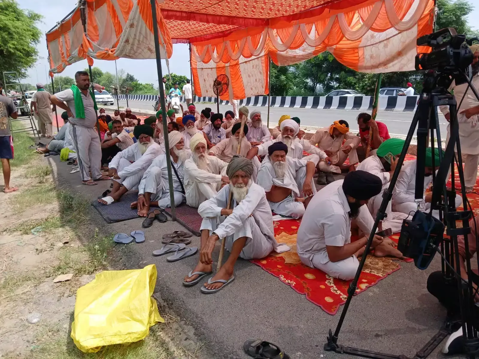 Jind: खनौरी-दाता सिंह वाला बॉर्डर पर किसानों का जमावड़ा, टेंट लगाकर शुरू किया प्रदर्शन