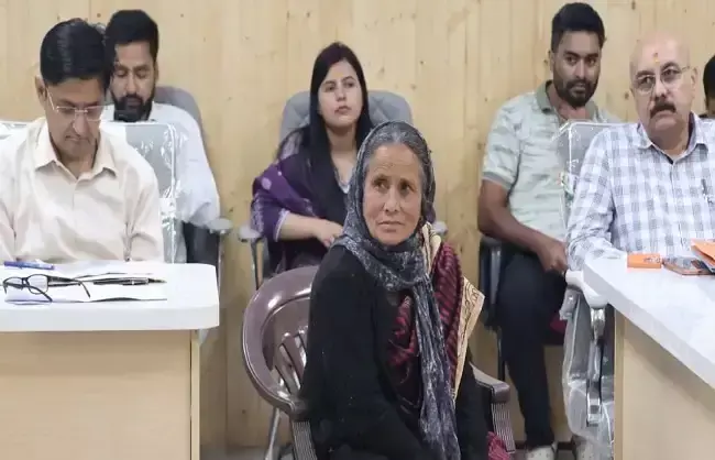 Gopeshwar: मौके पर पहुंचकर समस्याओं का करें समाधान, फील्ड विजिट बढ़ाने के निर्देश : आयुक्त