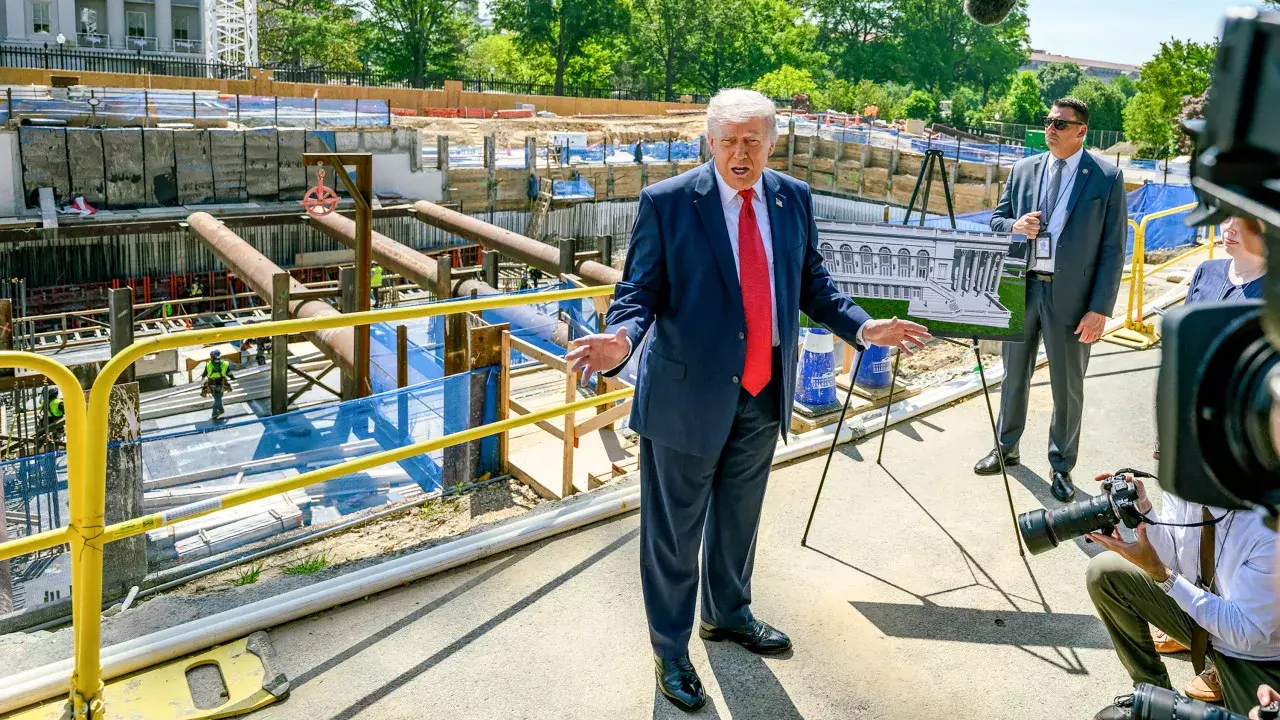 Trump ने ईरान से सफेद झंडा दिखाने को कहा Trump ने ईरान से सफेद झंडा दिखाने को कहा